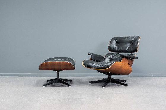 Image 1 of Fauteuil lounge Eames et repose-pieds