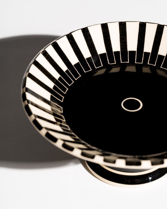 Image 1 of Hedwig Bollhagen „IDA“ Keramikschale auf Fuß, Schwarz-Weiß-Grafikdesign, Deutschland