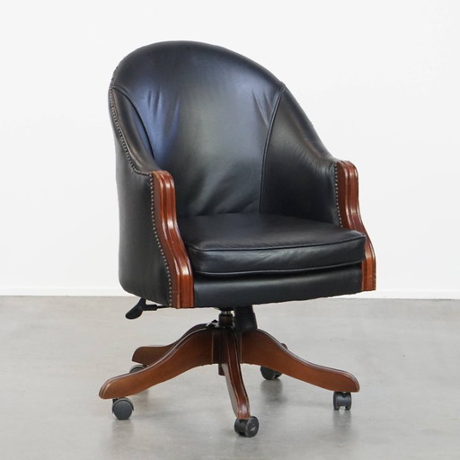 Classic and luxurious black cowhide leather office chair in English style