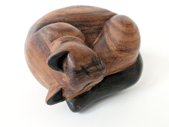 Image 1 of Figurine de chat siamois endormi à crinière de main | Teck milieu du siècle