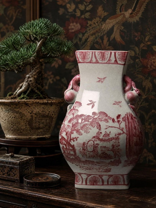 Roze chinoiserie balustervaas met perzikkleurige handvatten, Staffordshire-stijl, Engeland