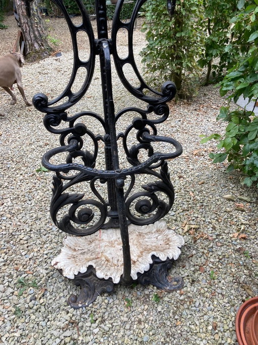Antico appendiabiti in ferro battuto con ganci, rosette e vassoio separato, XIX secolo. – kapstokken, Iron