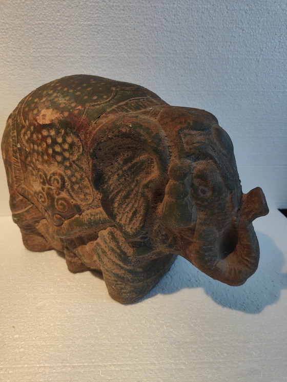 Image 1 of elefante in terracotta invecchiato India 1900-1910
