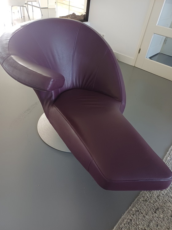 Image 1 of Poltrona girevole Leolux Parabolica, pelle color melanzana