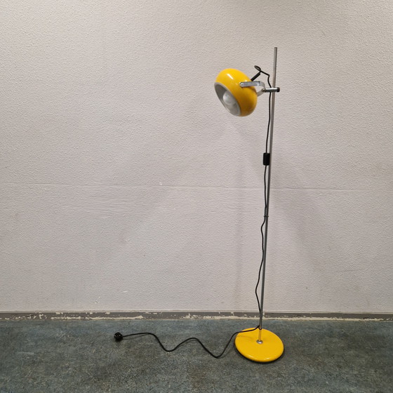 Image 1 of Vintage vloerlamp gele vloerlamp jaren 60 jaren 70