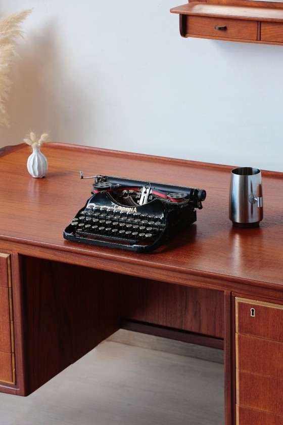 Image 1 of Svend Aage Madsen Schreibtisch: Teak & dänisches Design (HP Hansen)