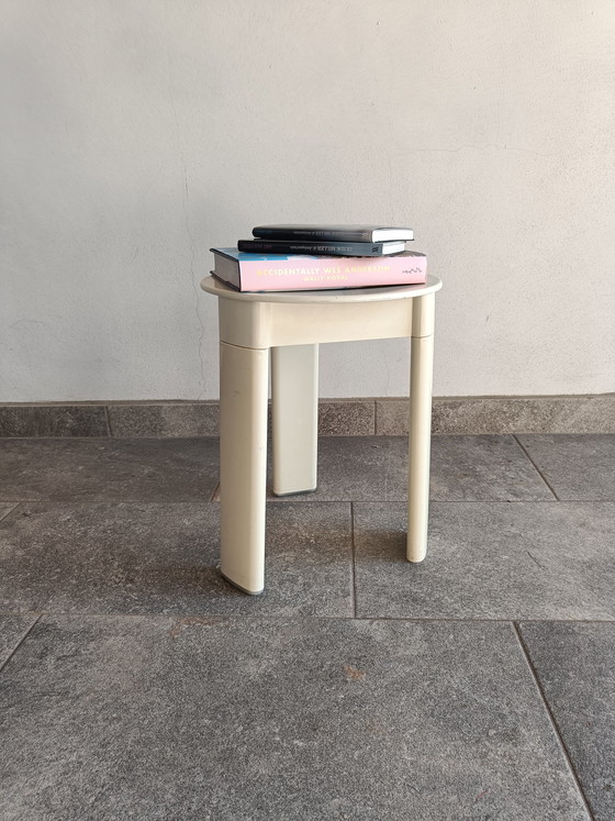Image 1 of Vintage Italiaanse plastic kruk/bijzettafel van Gedy – ontwerp Olaf von Bohr, jaren 70