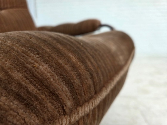 Image 1 of Jaren 70, Deense draaibare fauteuil, bruin corduroy.