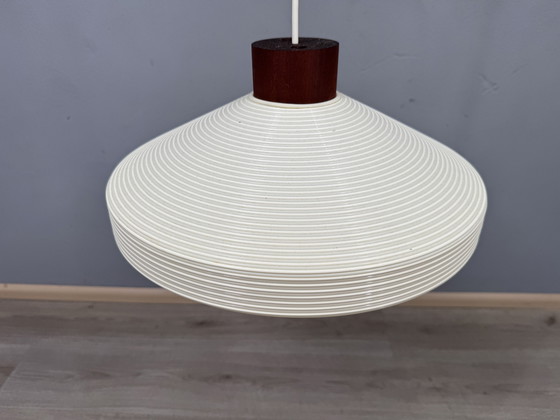 Image 1 of Lampada a sospensione vintage con dettagli in legno