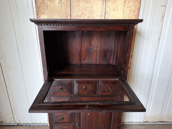 Colonial teak display cabinet, chest of drawers, china cabinet, dimensions 87x46cm and 157cm high. – Glass (photo 4 of 5)