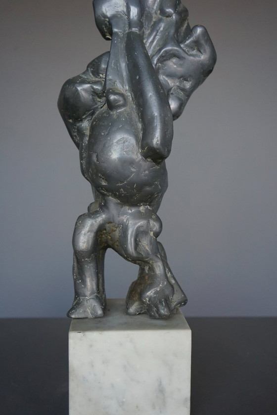 Groot abstract beeldhouwwerk, jaren 1960, lood op een marmeren sokkel. – Beeldhouwkunst, Marble, Metal (photo 10 of 10)