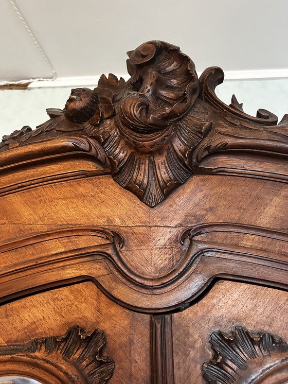 Image 1 of Glace-Skulpturenschrank im Noyer-Stil im Stil Ludwigs XV. des 19. Jahrhunderts