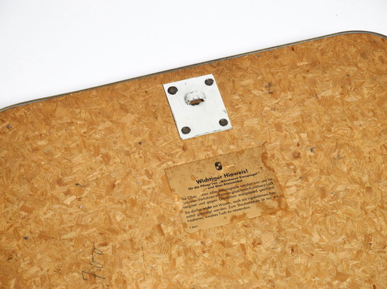 Image 1 of Prachtige originele Mid Century Moderne "Zier-Form" wandspiegel met zware messing lijst door "Münchener Zierspiegel".