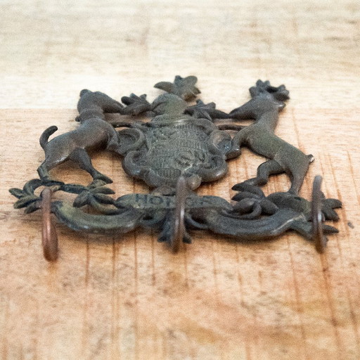 Vintage Messing Sleutelrek Met Hond, Hert En Ridder: Italiaans Heraldish Ontwerp