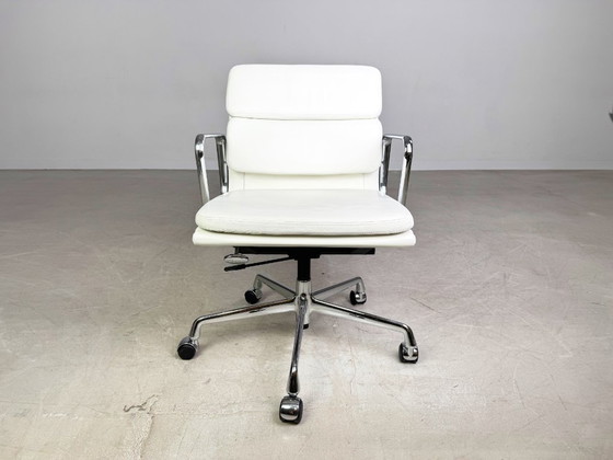 Image 1 of Original Vitra EA 217 Bürostuhl Charles Eames leder weiß Chefsessel