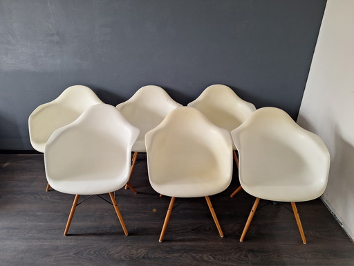 6x Vitra Eames Chairs - Plastic Armchair - Design Classic