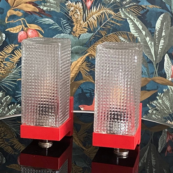 Image 1 of Coppia di applique vintage in plastica rossa e vetro trasparente