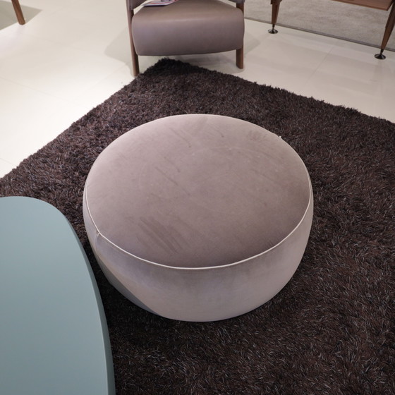 Image 1 of Pouf ottomano Dress-up di Cassina