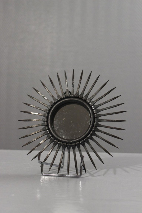 Image 1 of Brutalistische ijzeren spiegel uit circa 1950. Brutalistisch modernistisch ontwerp.