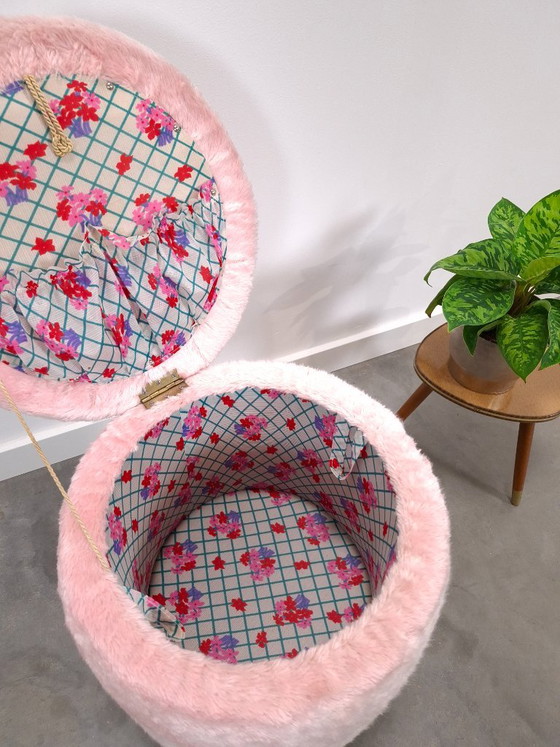 Pouf Rond Pivotant Moelleux Rose avec Couvercle et Pied Chromé – Poufs & repose-pieds, Chrome (photo 4 of 10)
