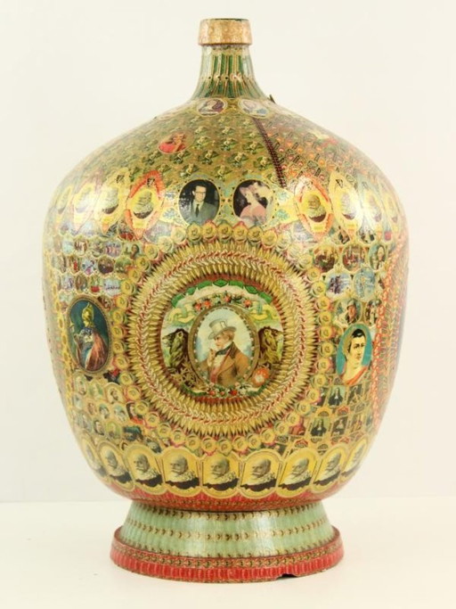 Bouteille dcorative avec collage de bagues de cigares