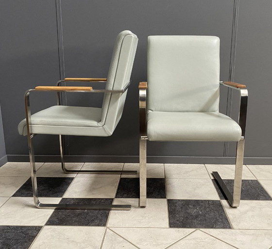 Sillas únicas de cromo y cuero gris, fabricadas bajo pedido en la década de 1980. – Sillas y sillones (photo 3 of 17)