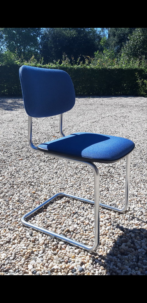 Set van 4 Gispen sledestoelen 