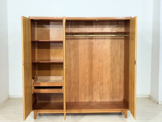 Image 1 of Armoire vintage / Armoire/penderie style années 60