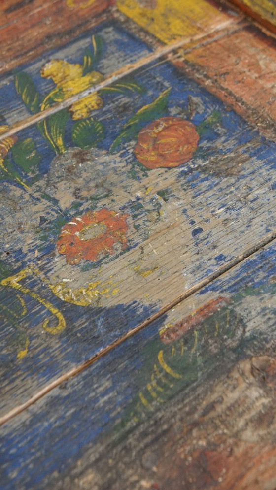 Image 1 of Le coffre de mariée/table basse antique peint à la main du 19e siècle