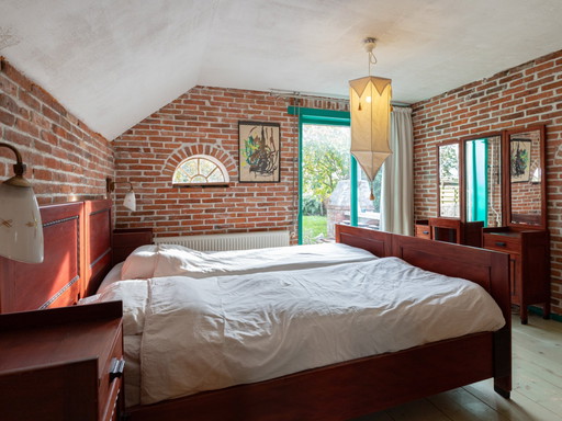 1x 2-Person Bed, 2x Nightstands, 1x Wardrobe, 1x Dressing Table With Chair, 1x Table