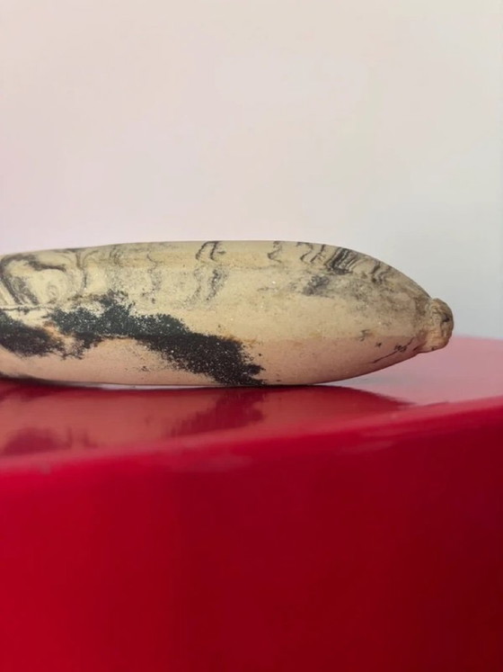 Image 1 of Handgefertigte Keramikbanane von der schwedischen Künstlerin und Keramikerin Malwina Kleparska