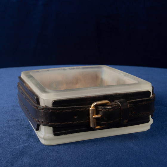 Jacques Adnet Handgestikte Lederen Asbak, Frankrijk 1950 – Tafelaccessoires, Leather, Metal (photo 15 of 18)