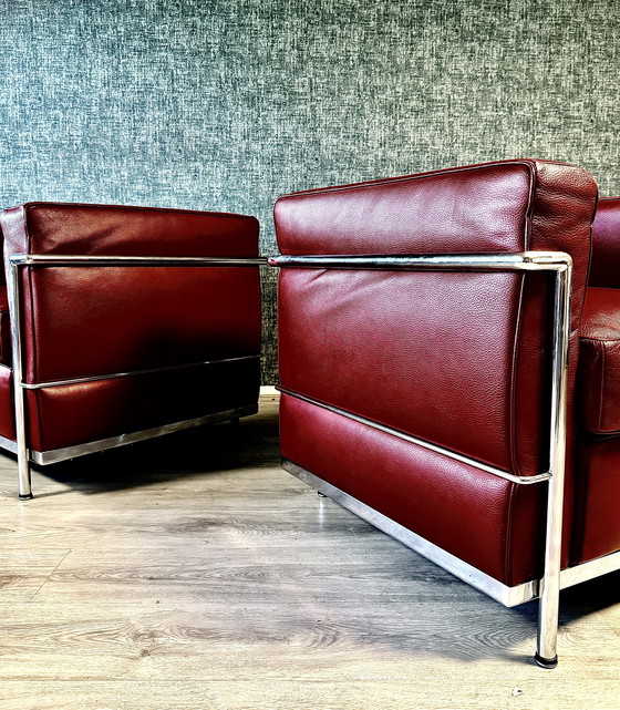 Image 1 of 2 vintage LC2 Le Corbusier stoelen in rood leer, Italië, jaren 80
