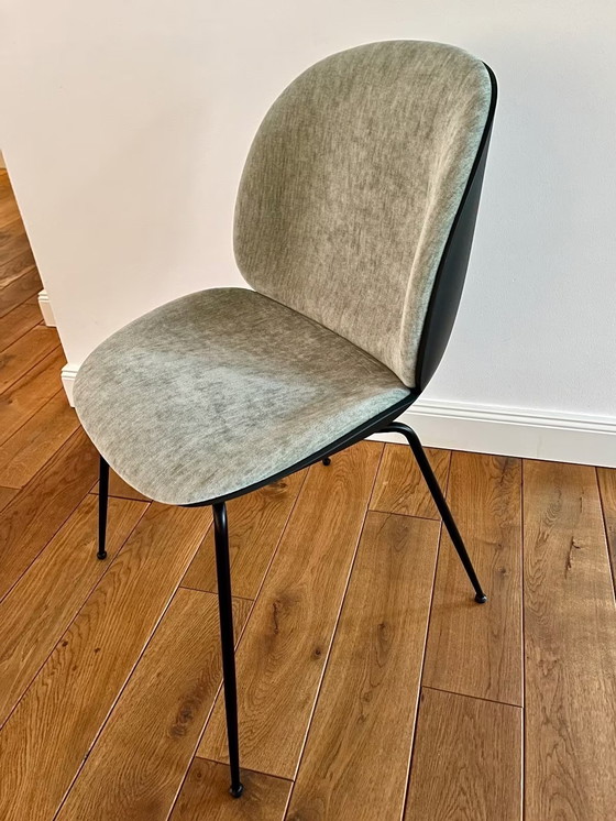 Image 1 of GUBI - "Sedia da pranzo Beetle", in plastica con rivestimento anteriore