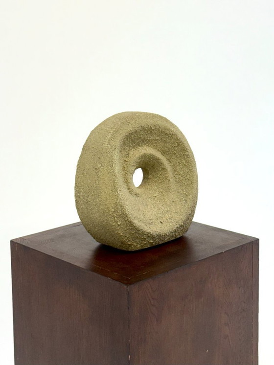 Image 1 of Scultura rotonda beige unica