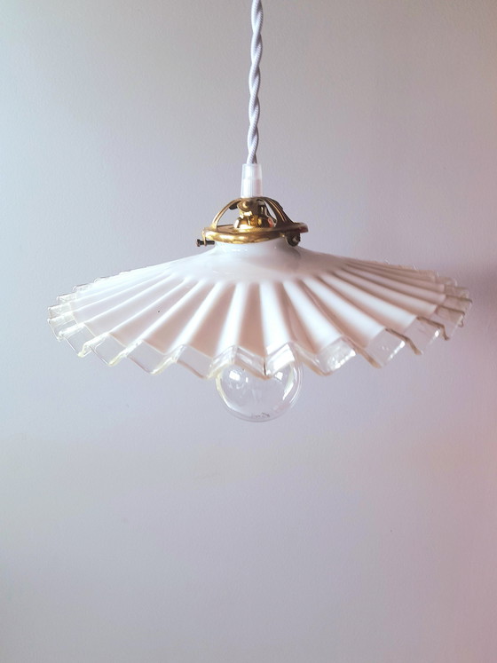 Image 1 of Suspension en Opaline Plissée 1950