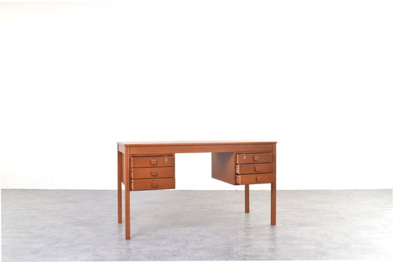 Image 1 of Deens teakhouten bureau uit het midden van de 20e eeuw van Domino Møbler, jaren 60.
