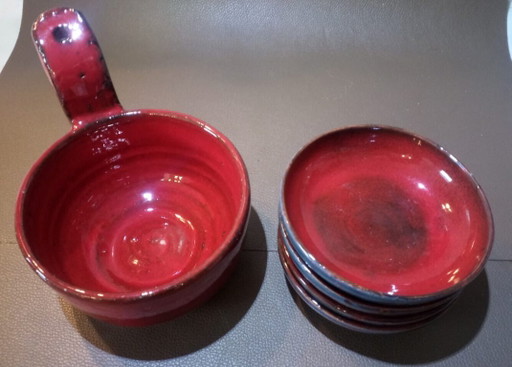 MCM ceramic set by Gérard Hofmann (Vallauris) - manganese red / oxblood – beeldhouwkunst