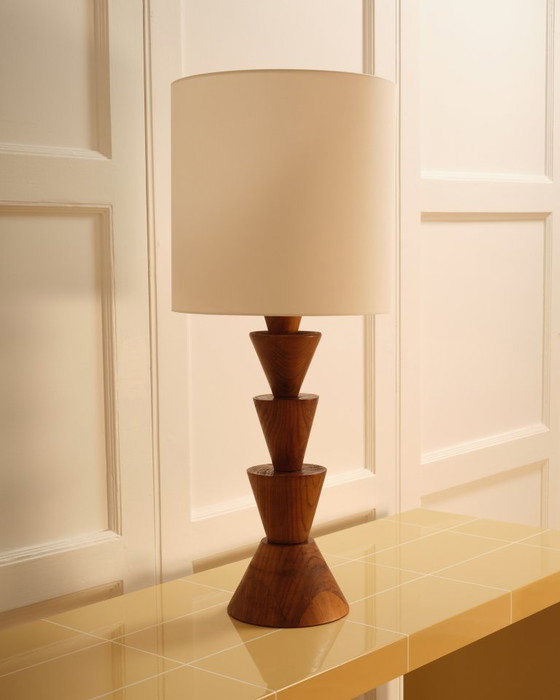 Image 1 of Lámpara gráfica de madera grande