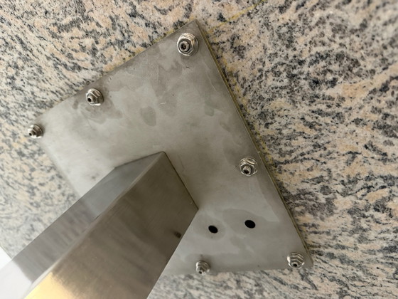 Design-Essplatz | Granittisch nach Maß + 2 FLY Peddigrohr-Stapelstühle – Esszimmergarnitur, Metall, Rattan (photo 5 of 15)