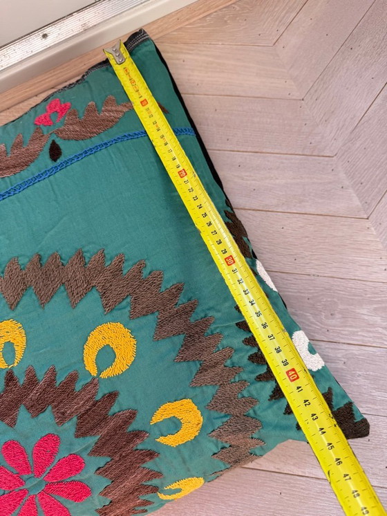 Image 1 of Coussin décoratif brodé vert style bohème Day Birger & Mikkelsen