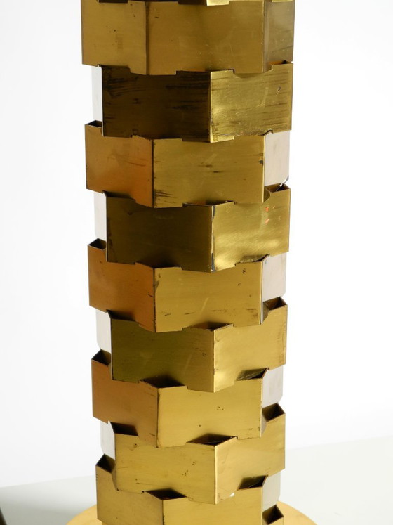 Image 1 of Einzigartige große Messing-Tischlampe aus den 1960er Jahren von den Vereinigten Werkstätten mit beleuchtetem Sockel