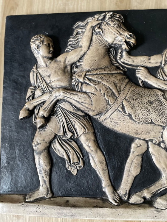 Image 1 of Questo rilievo appartiene al Museo Thorvalsen di Copenaghen.