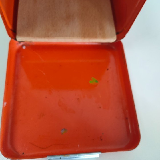 Image 1 of Juego de pulverizador de plantas de plástico Tiger de los años 70 (raro) y lata de almacenamiento/galletas Brabantia