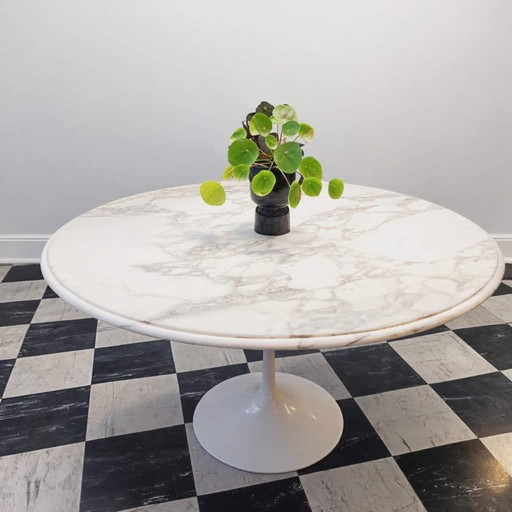 Knoll Saarinen tulip table 1960 white marble