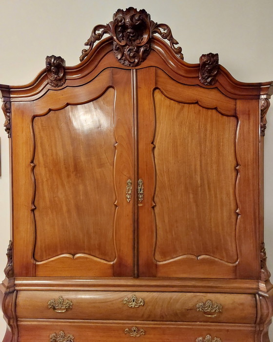 Image 1 of Armoire en acajou Armoire haute - Armoire à crête Ca. 1850