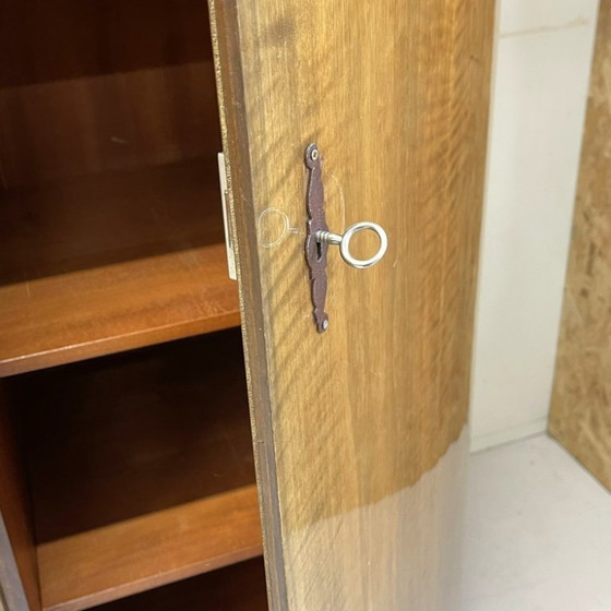 Image 1 of Armadio vintage anni Sessanta a 4 ante in stile metà secolo, con ampi spazi per appendere i vestiti e ripiani.