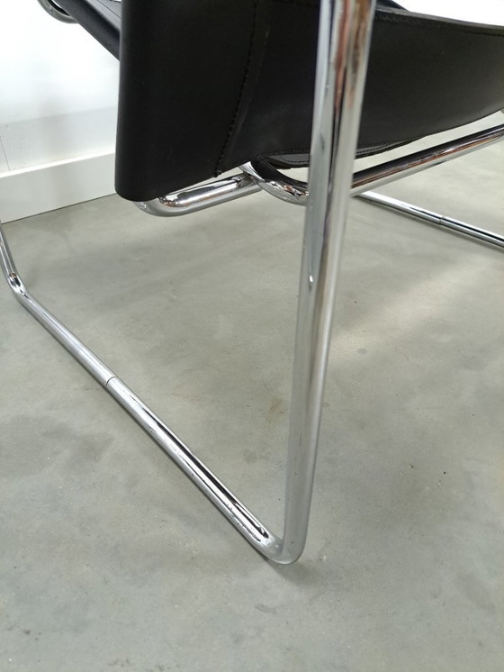 Image 1 of Réplica de la silla Wassily con cuero negro y cromo