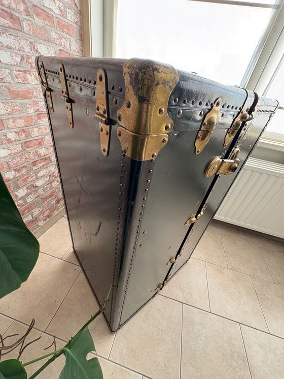 Image 1 of Oshkosh stoombootkoffer uit 1920