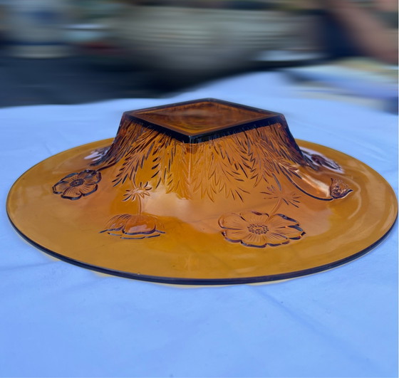 Image 1 of Vintage amberkleurige schaal met bloem en bladmotief
